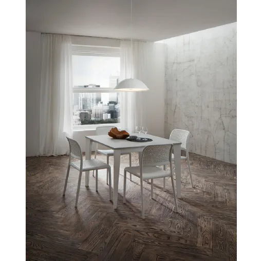 Tavolo Carlo Super Quadrato con top in laminato HPL e gambe in metallo di La Primavera