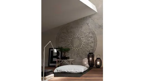 Carta da parati con un grande elemento decorativo che riproduce la matericità del gesso e dell’intonaco rovinato Materica WPC_116 di Caos Creativo by Rossi&Co