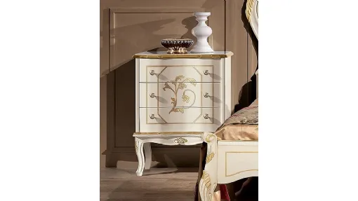 Comodino in legno laccato bianco con decori in foglia oro Classic 121 EM23 di Tarocco Vaccari